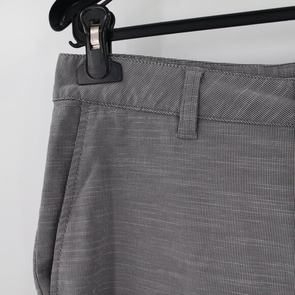 Travis Mathew Shorts Mens 32 10.5" Performance Stretch Golf Flat Front Gray - Picture 2 of 9